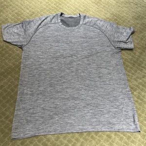 Men’s Lululemon size XL vent tech t-shirt